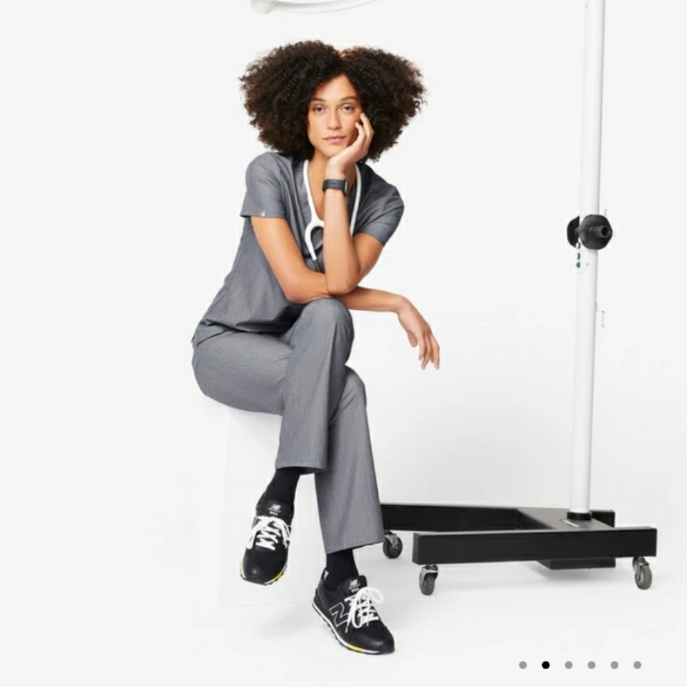 Graphite Figs Scrub Set, Excellent Condition!